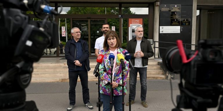 Konferencija za medije ispred Ministarstva rada