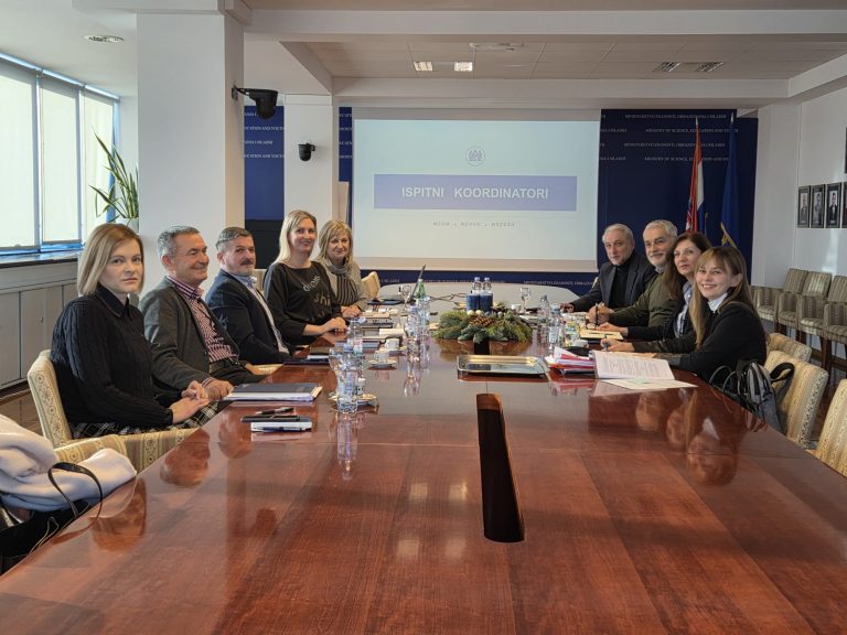 Godišnji odmor ispitnih koordinatora između dva ispitna roka, sukladno Zakonu o radu